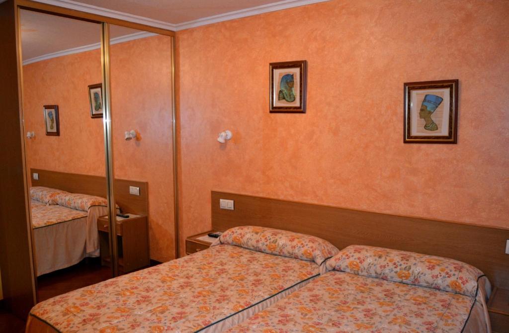 Hostal Residencia Bahia Лахе Экстерьер фото
