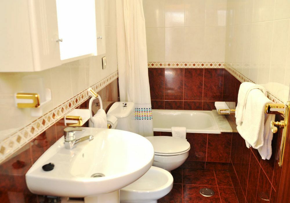 Hostal Residencia Bahia Лахе Экстерьер фото
